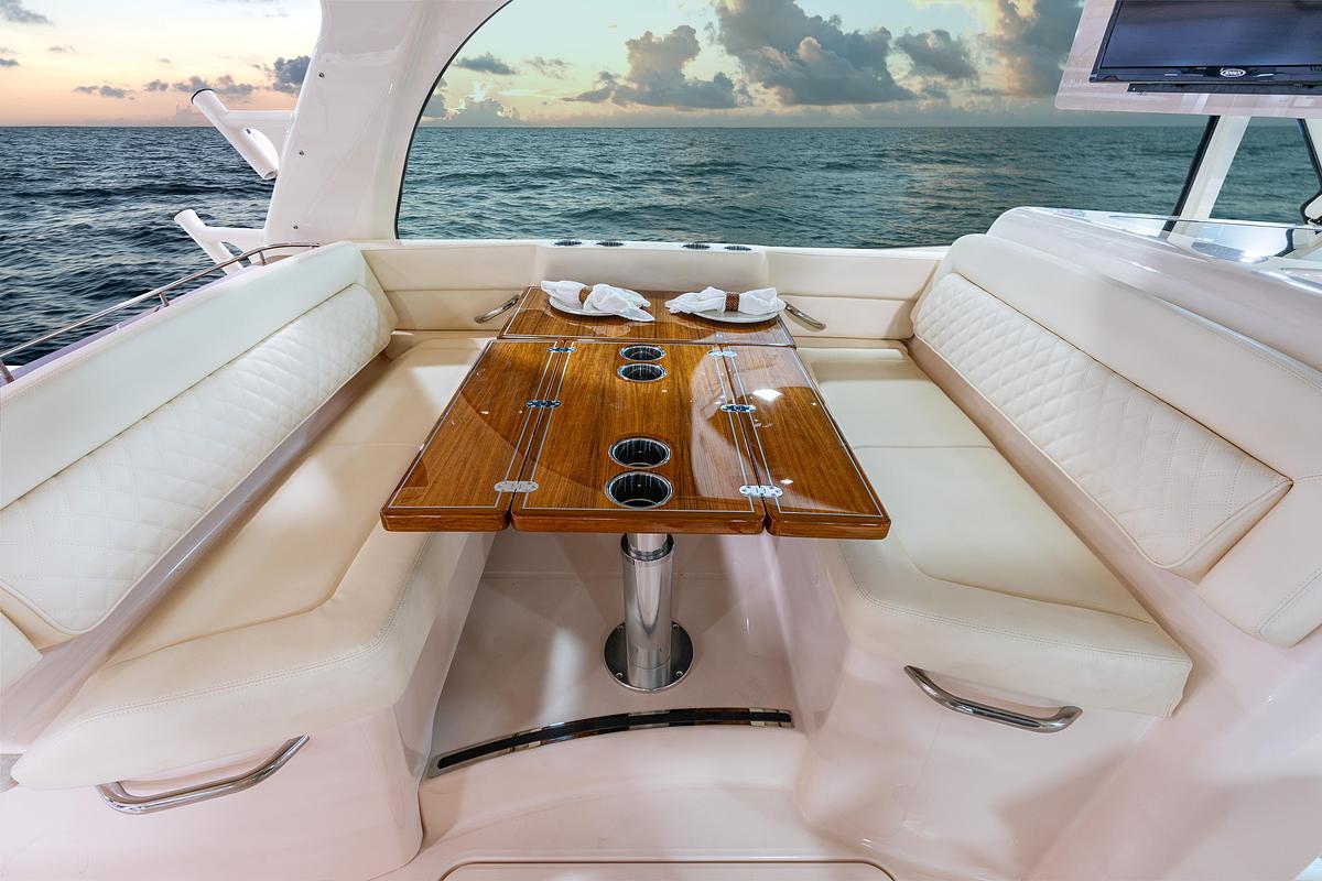 Freedom 415
41' DUAL CONSOLE
