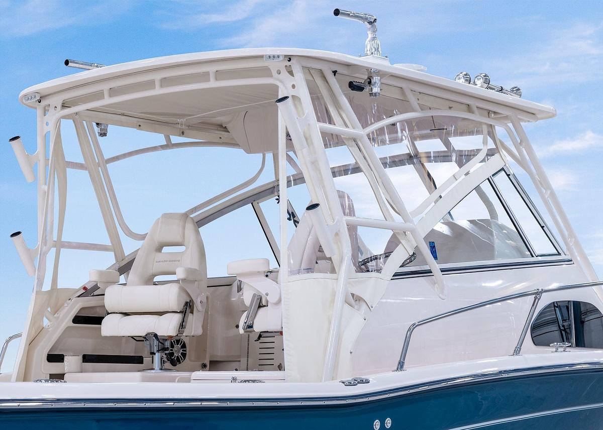 Marlin 300
30' WALKAROUND CABIN