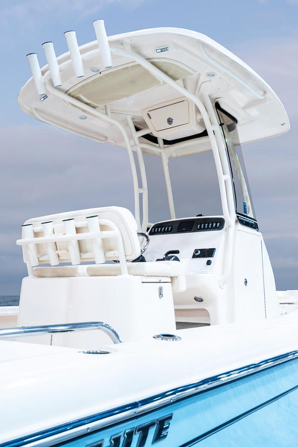 251 CE
25' COASTAL EXPLORER