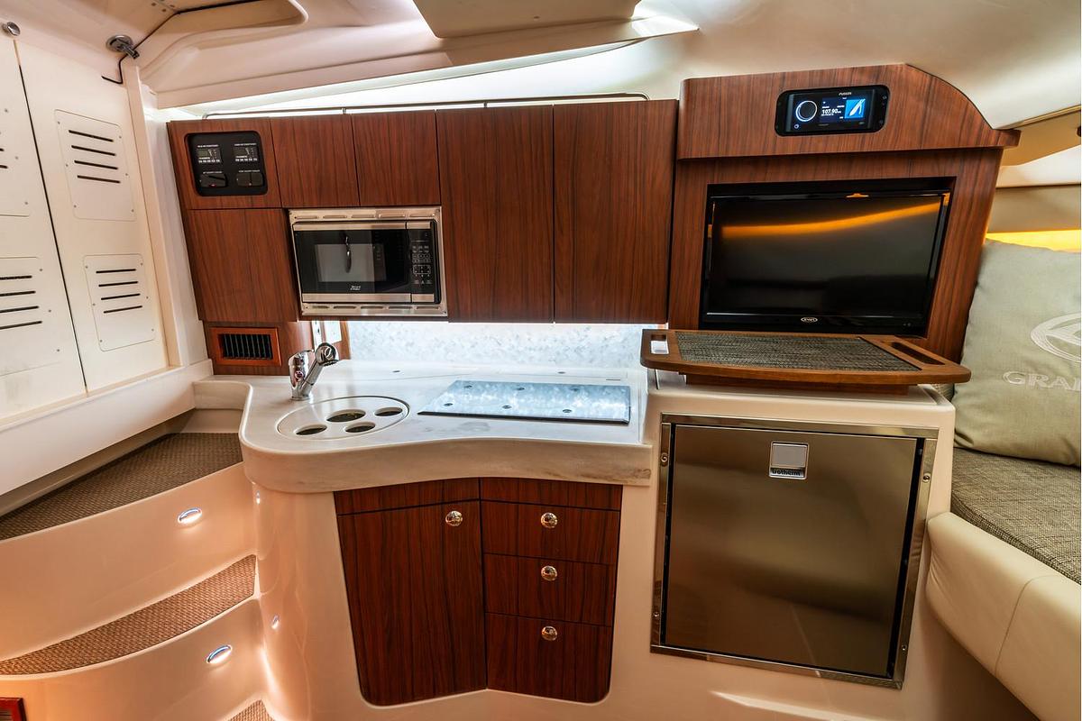 2025 Grady-White Express 330