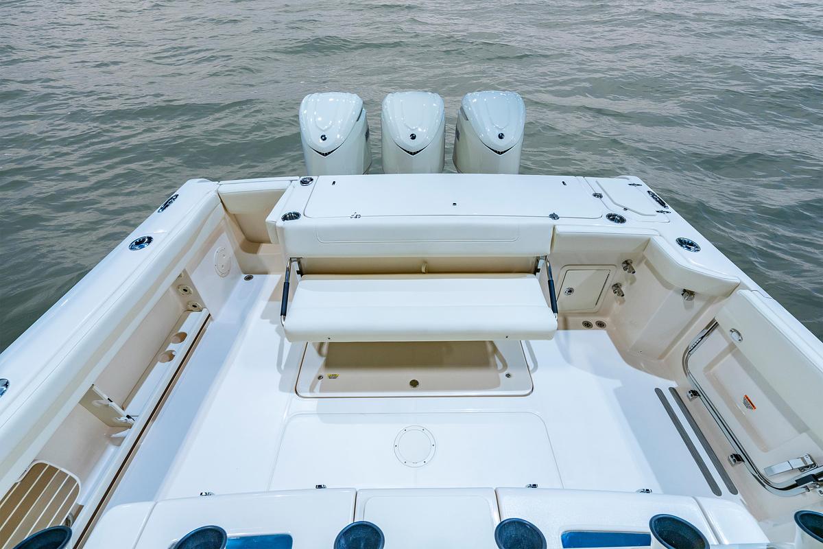 Canyon 336
33' CENTER CONSOLE