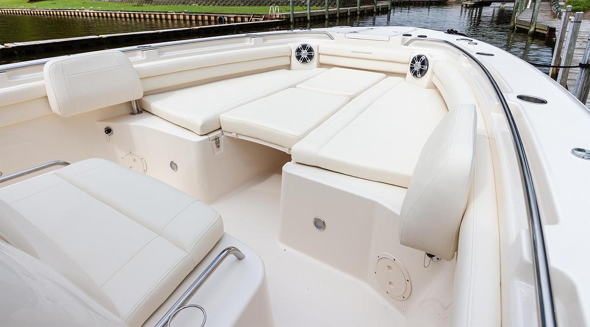 Canyon 336
33' CENTER CONSOLE