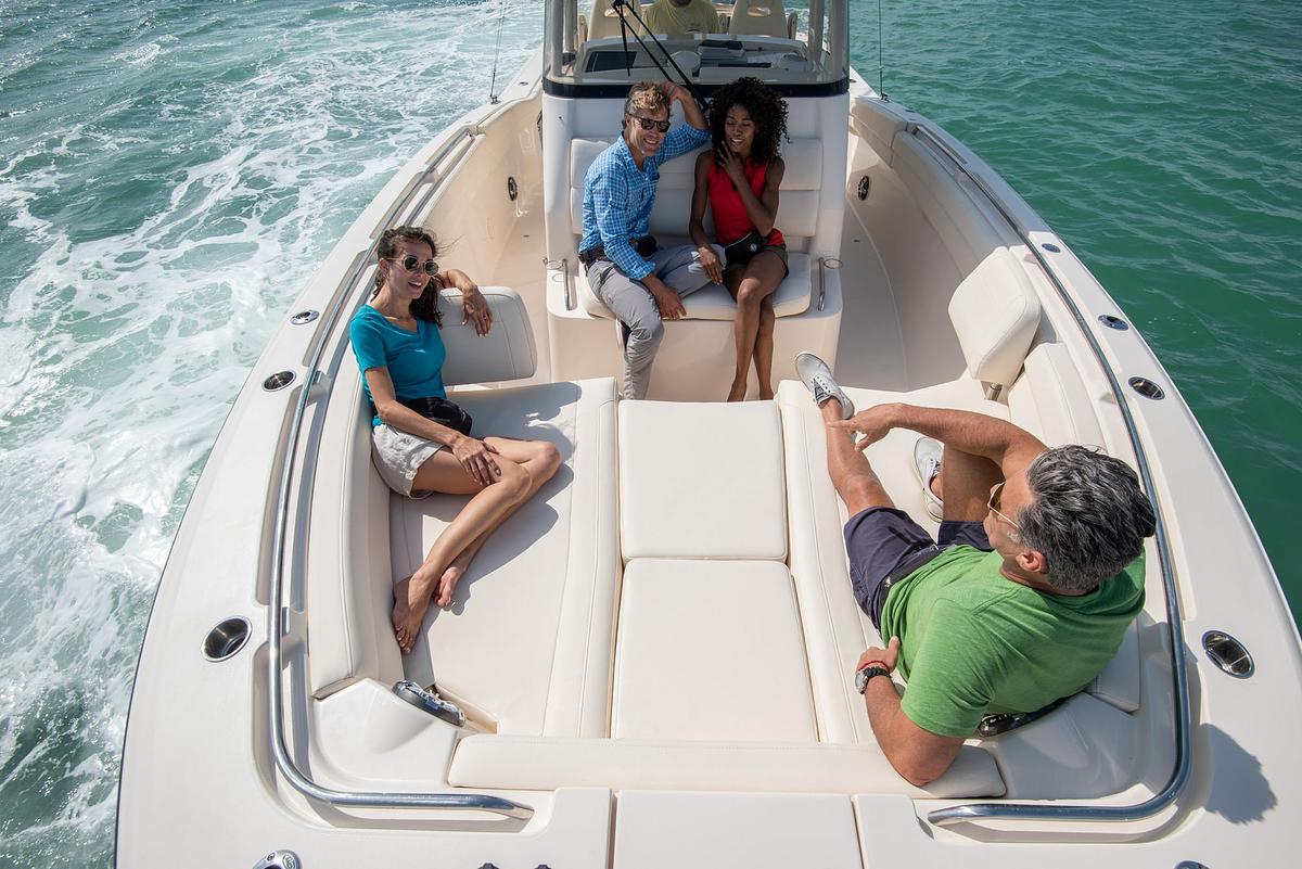 Canyon 326 32' CENTER CONSOLE