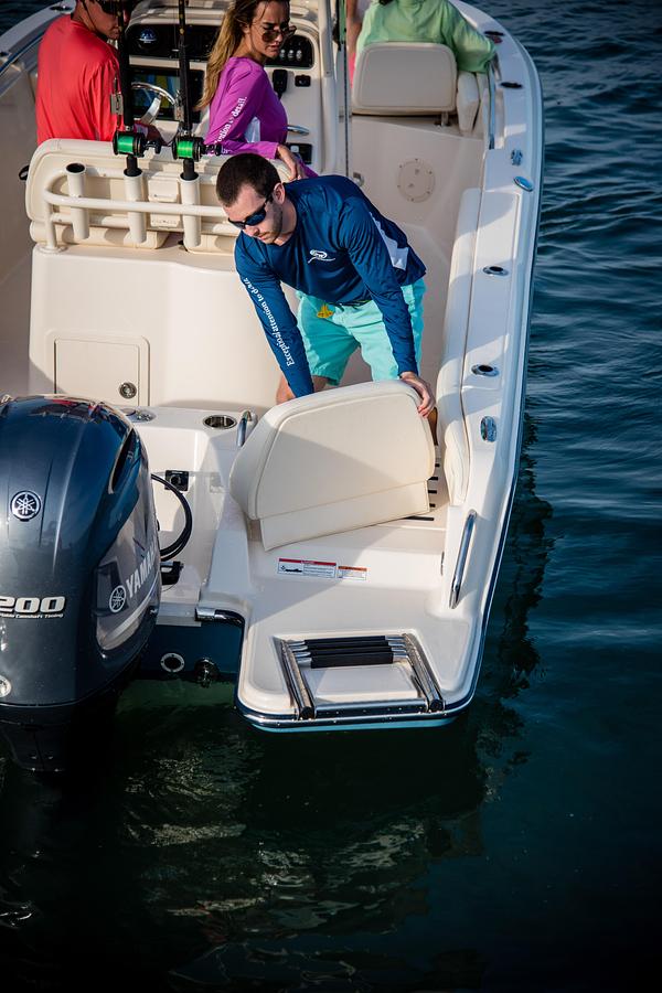 Fisherman 216 21' CENTER CONSOLE