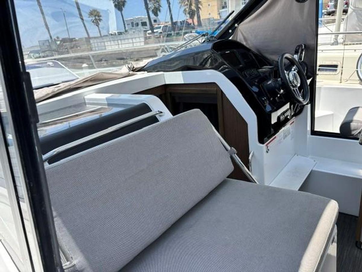 Used 2019 Jeanneau NC895 Offshore