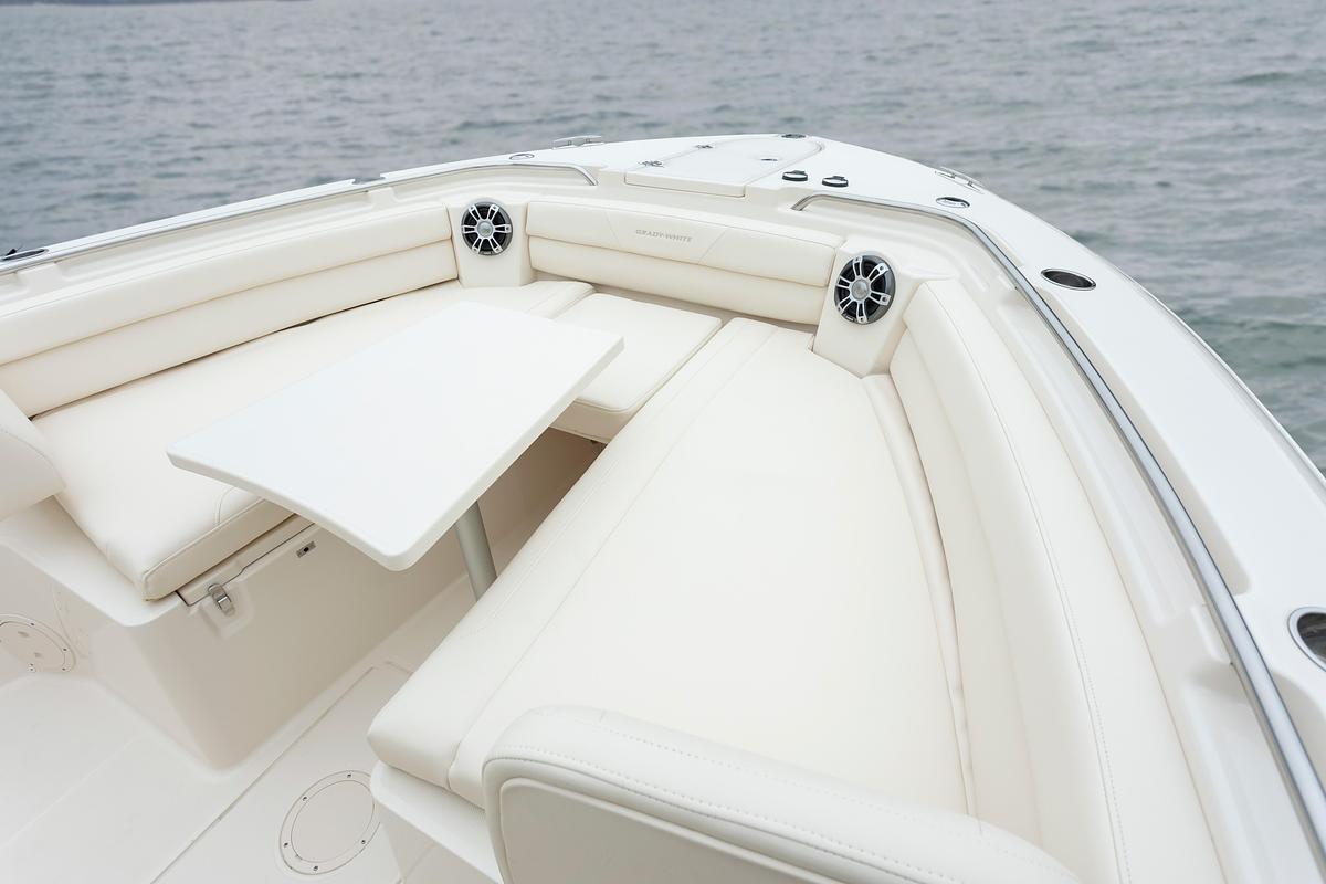 Canyon 326 32' CENTER CONSOLE