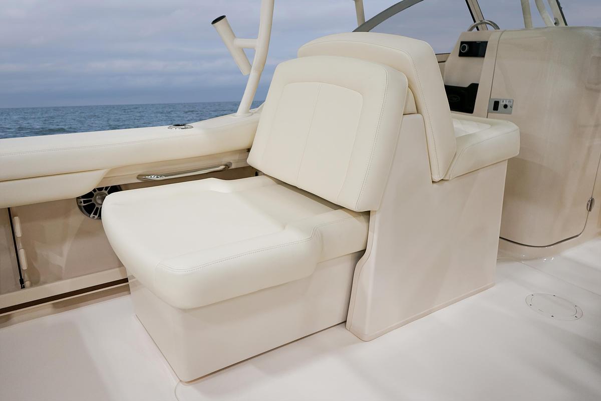 Freedom 235
23' DUAL CONSOLE