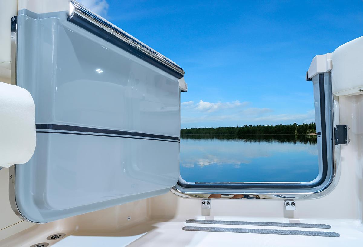 Canyon 336
33' CENTER CONSOLE