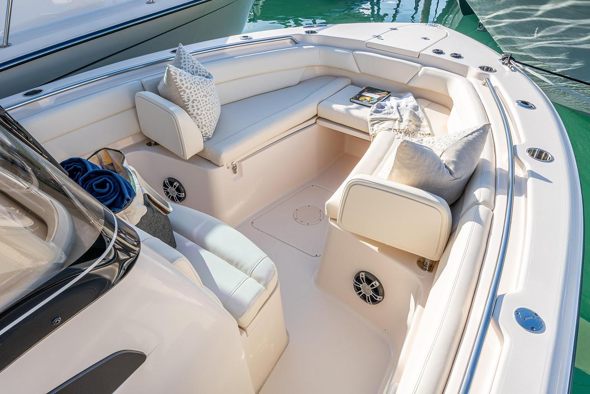 Canyon 271
27' CENTER CONSOLE