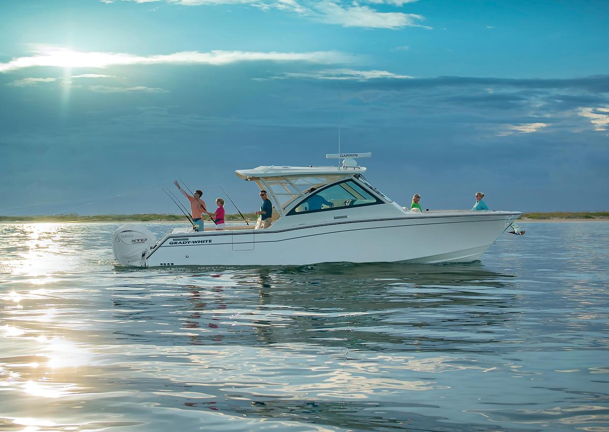 Freedom 375
37' DUAL CONSOLE