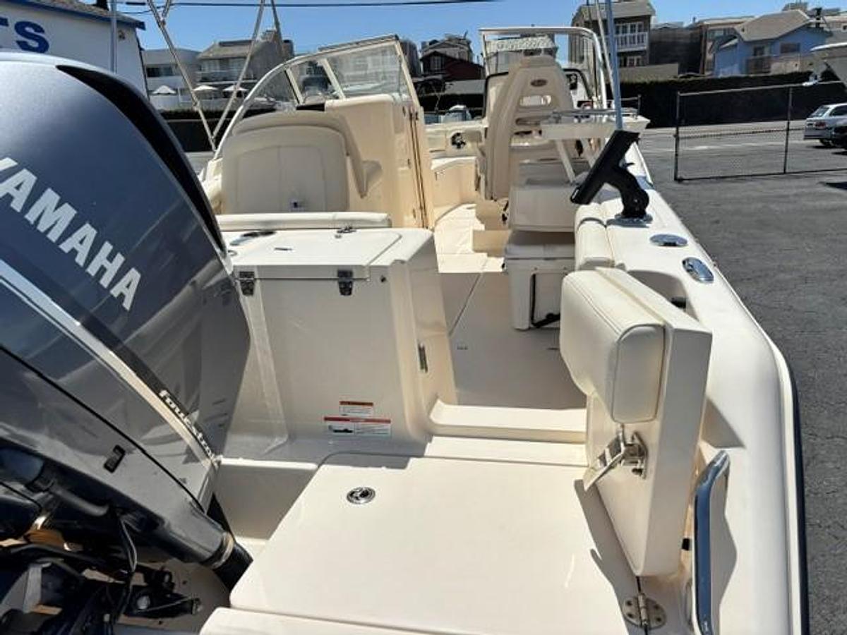Used 2020 Grady-White Freedom 235