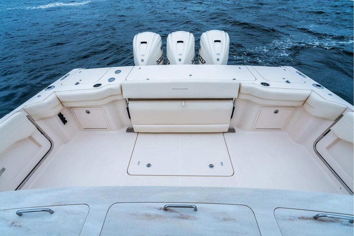 2025 Grady-White Canyon 386