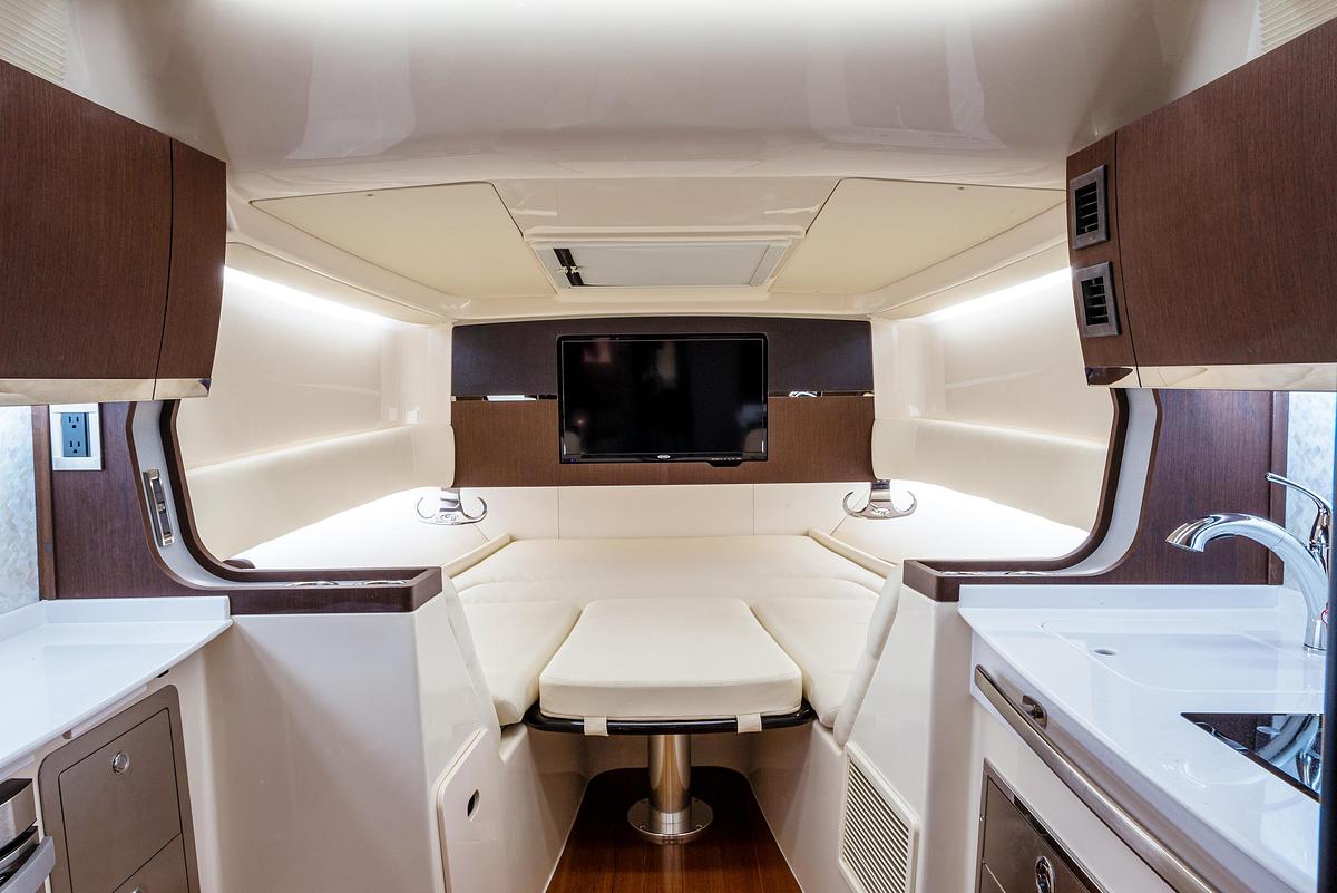 Canyon 456
45' CENTER CONSOLE