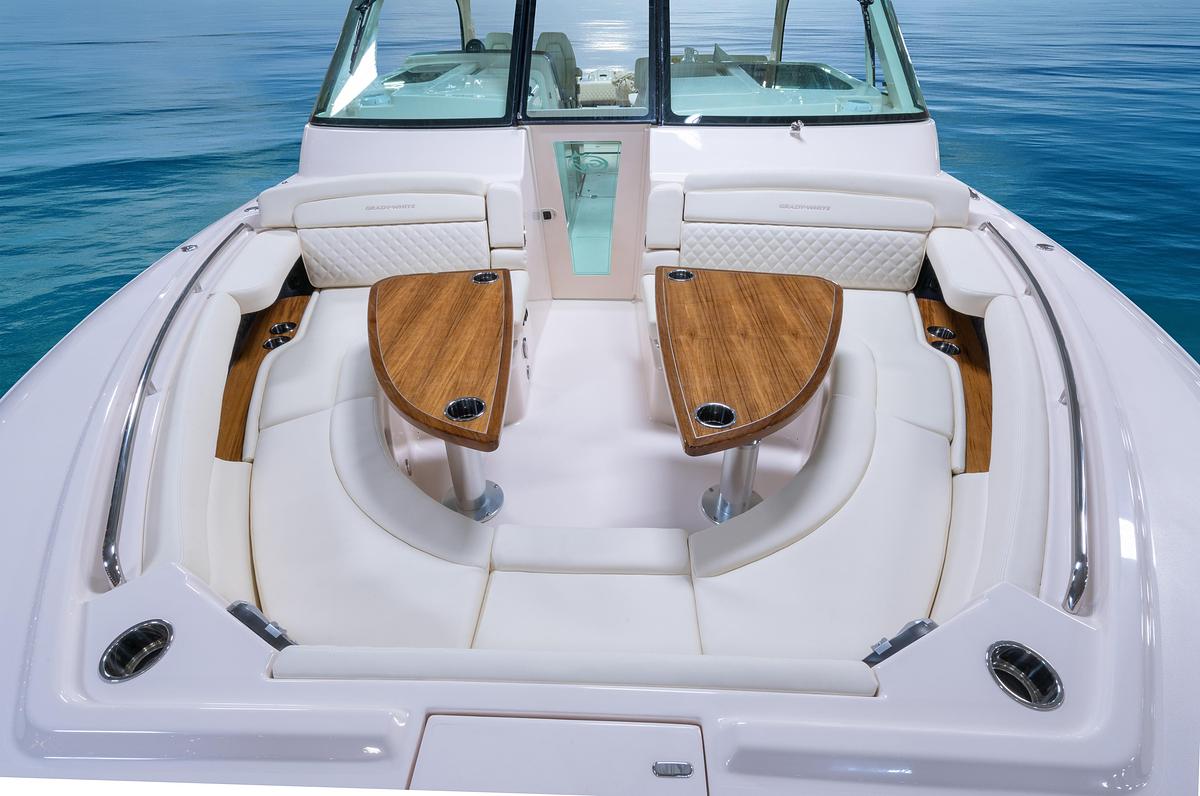 Freedom 415
41' DUAL CONSOLE