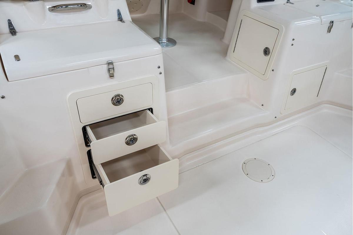 2025 Grady-White Express 330