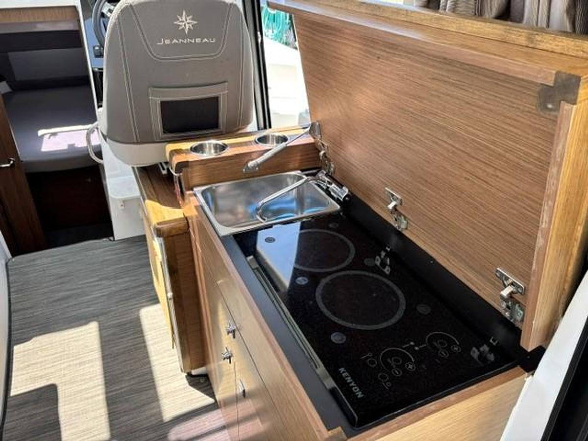 Used 2019 Jeanneau NC895 Offshore