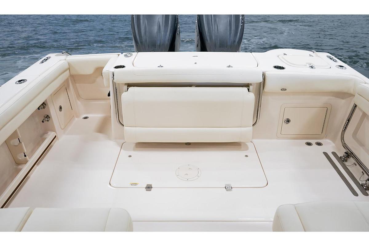 2025 Grady-White Freedom 325