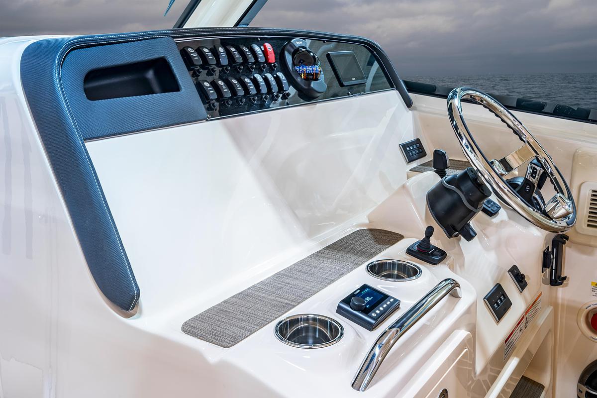 Freedom 375  37' DUAL CONSOLE