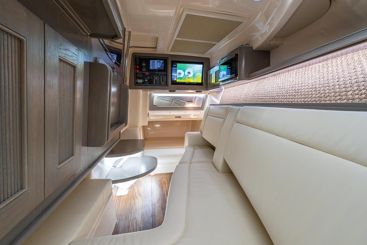 Freedom 415
41' DUAL CONSOLE