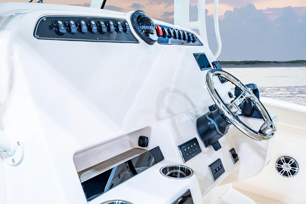 Canyon 336
33' CENTER CONSOLE