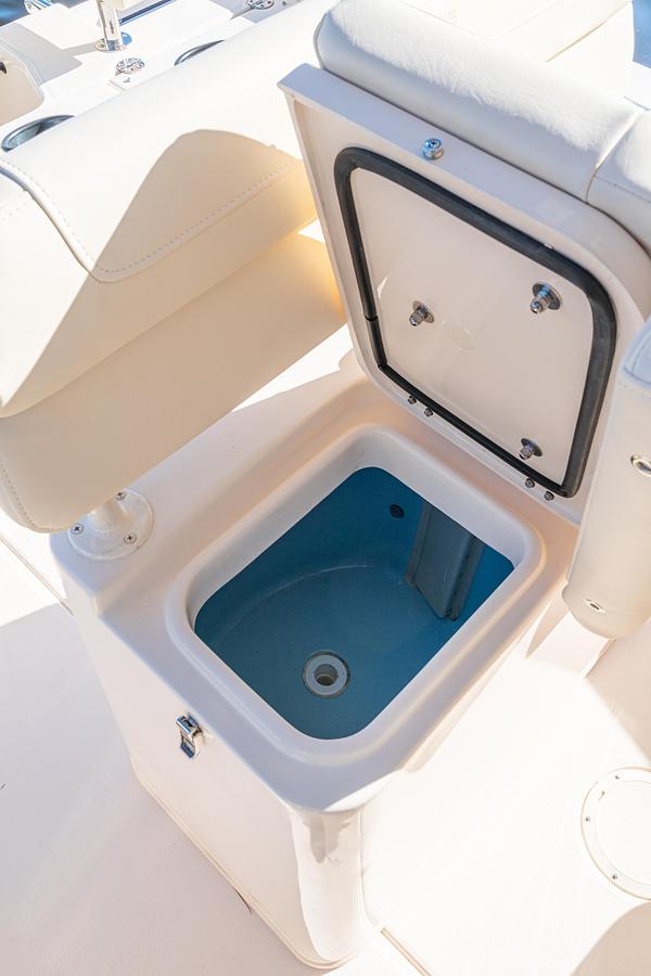 231 CE
23' COASTAL EXPLORER