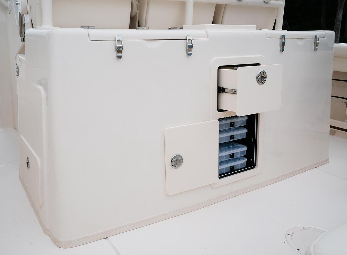 Canyon 336
33' CENTER CONSOLE