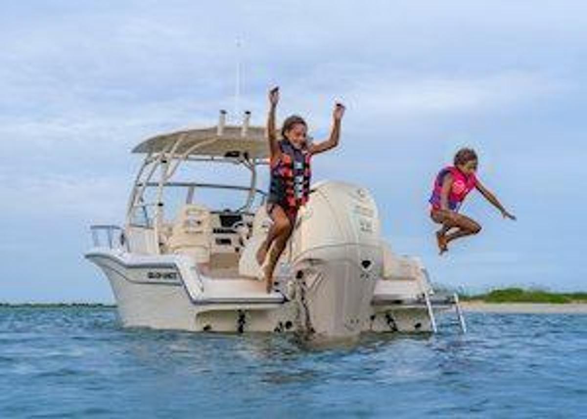 2026 Grady-White Adventure 218