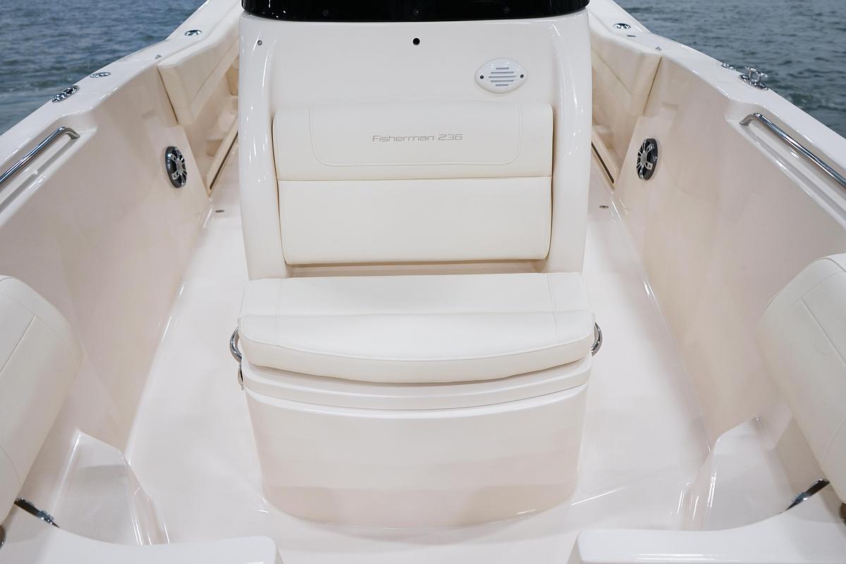 Fisherman 236
23' CENTER CONSOLE