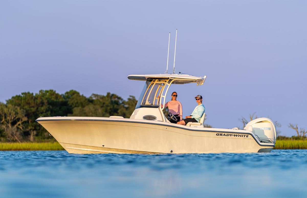 Fisherman 216 21' CENTER CONSOLE