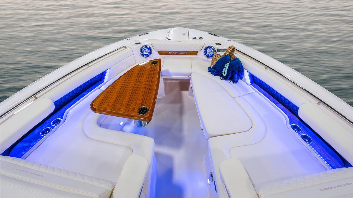 Freedom 415
41' DUAL CONSOLE