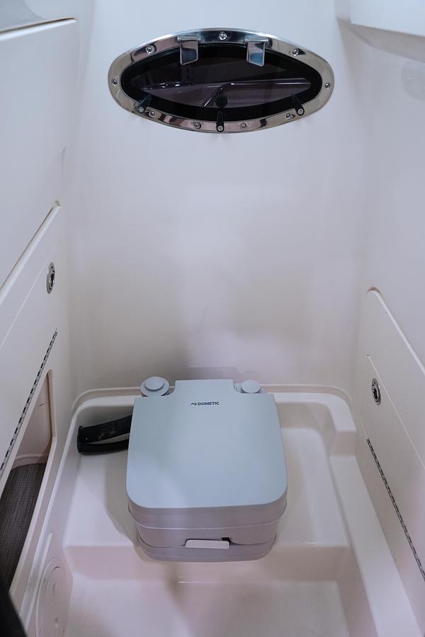 Fisherman 216 21' CENTER CONSOLE