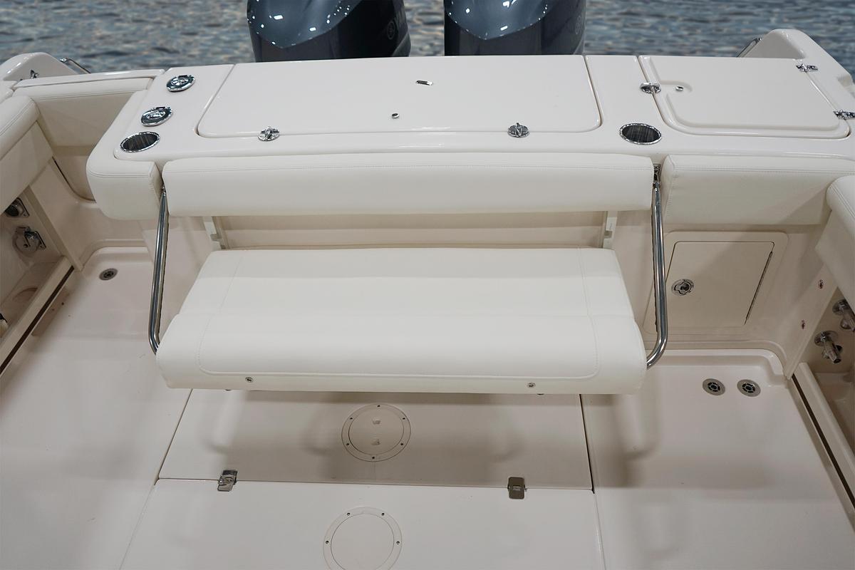 Marlin 300
30' WALKAROUND CABIN