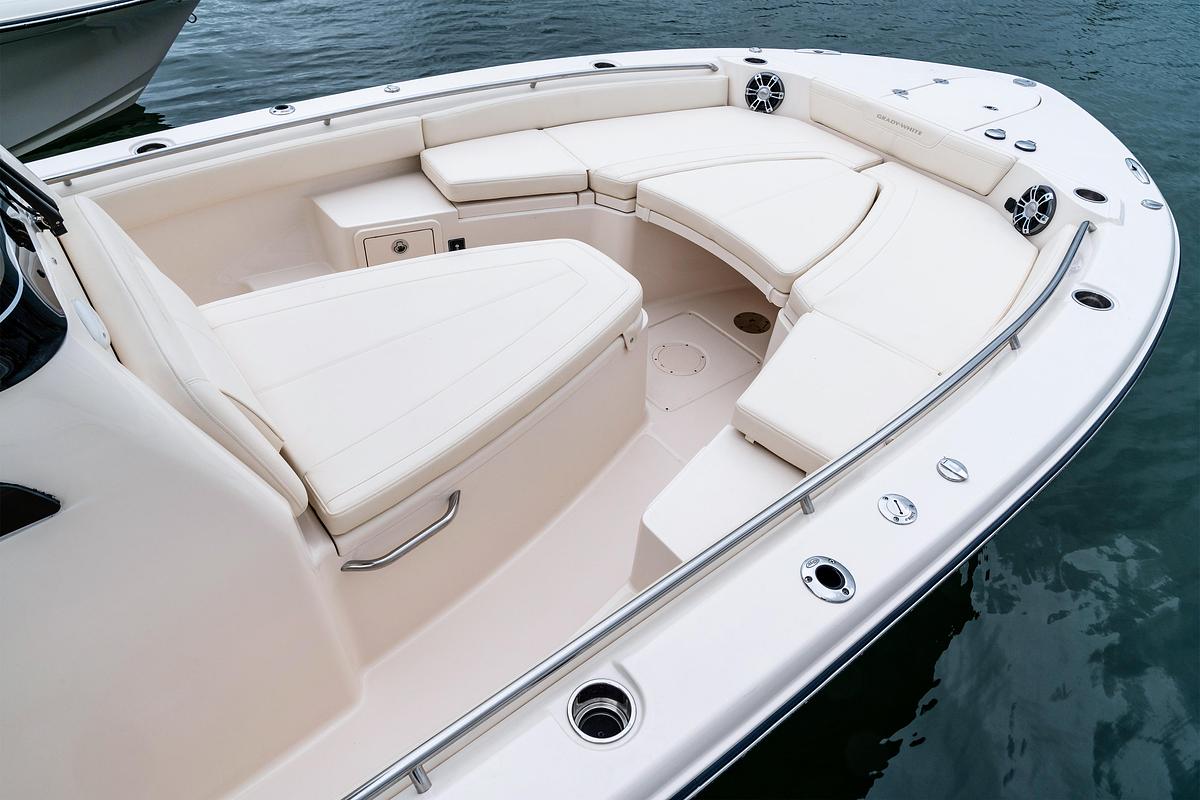 281 CE
28' COASTAL EXPLORER