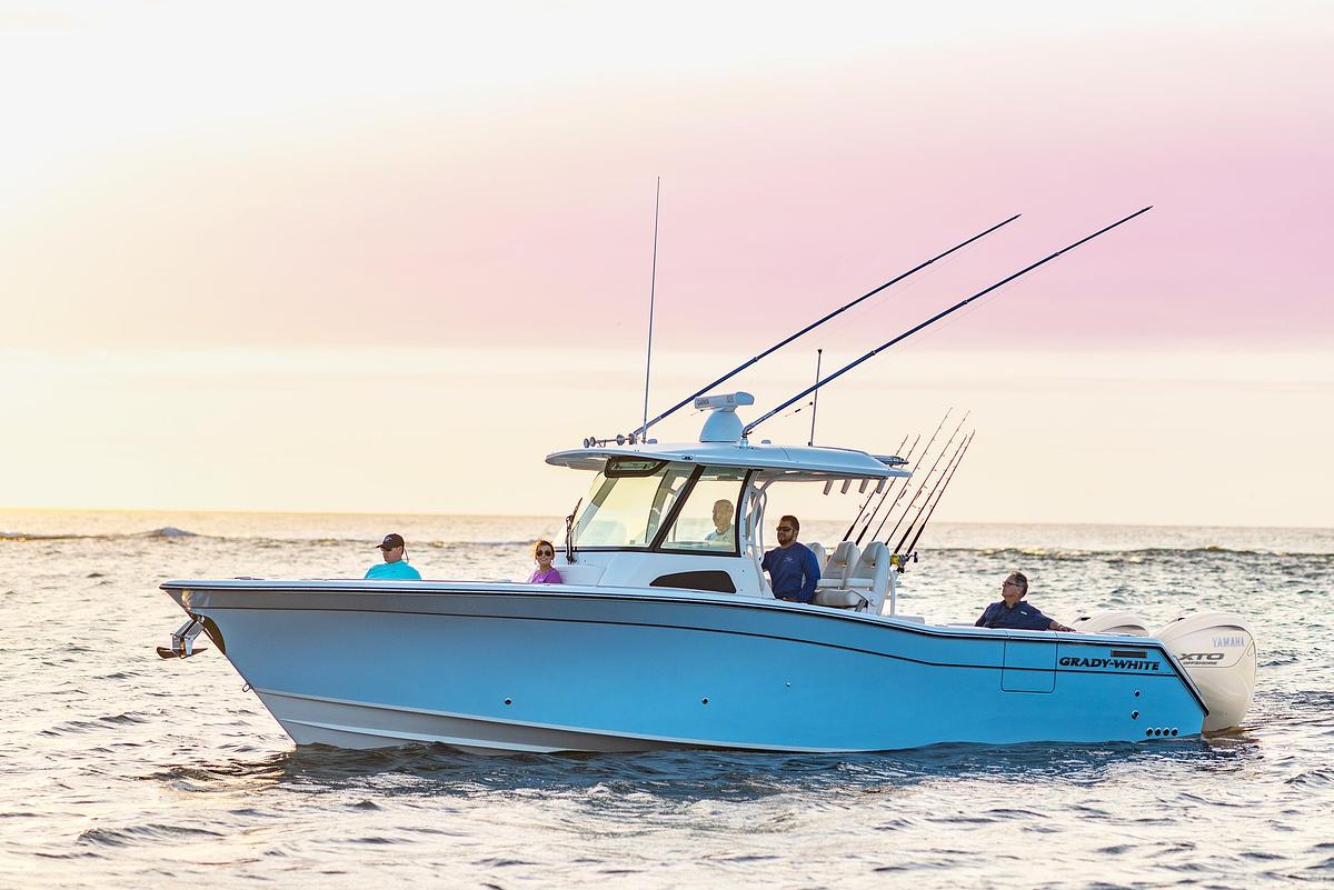 Canyon 336
33' CENTER CONSOLE