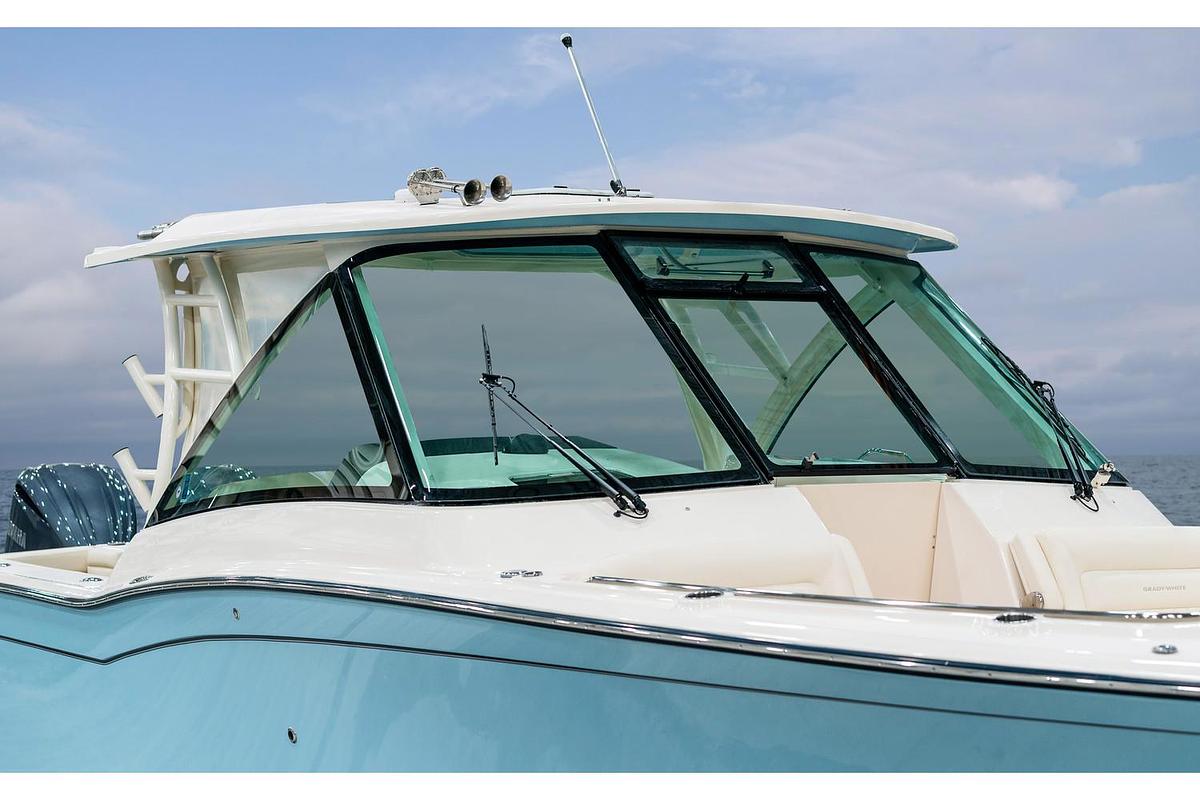 2025 Grady-White Freedom 325