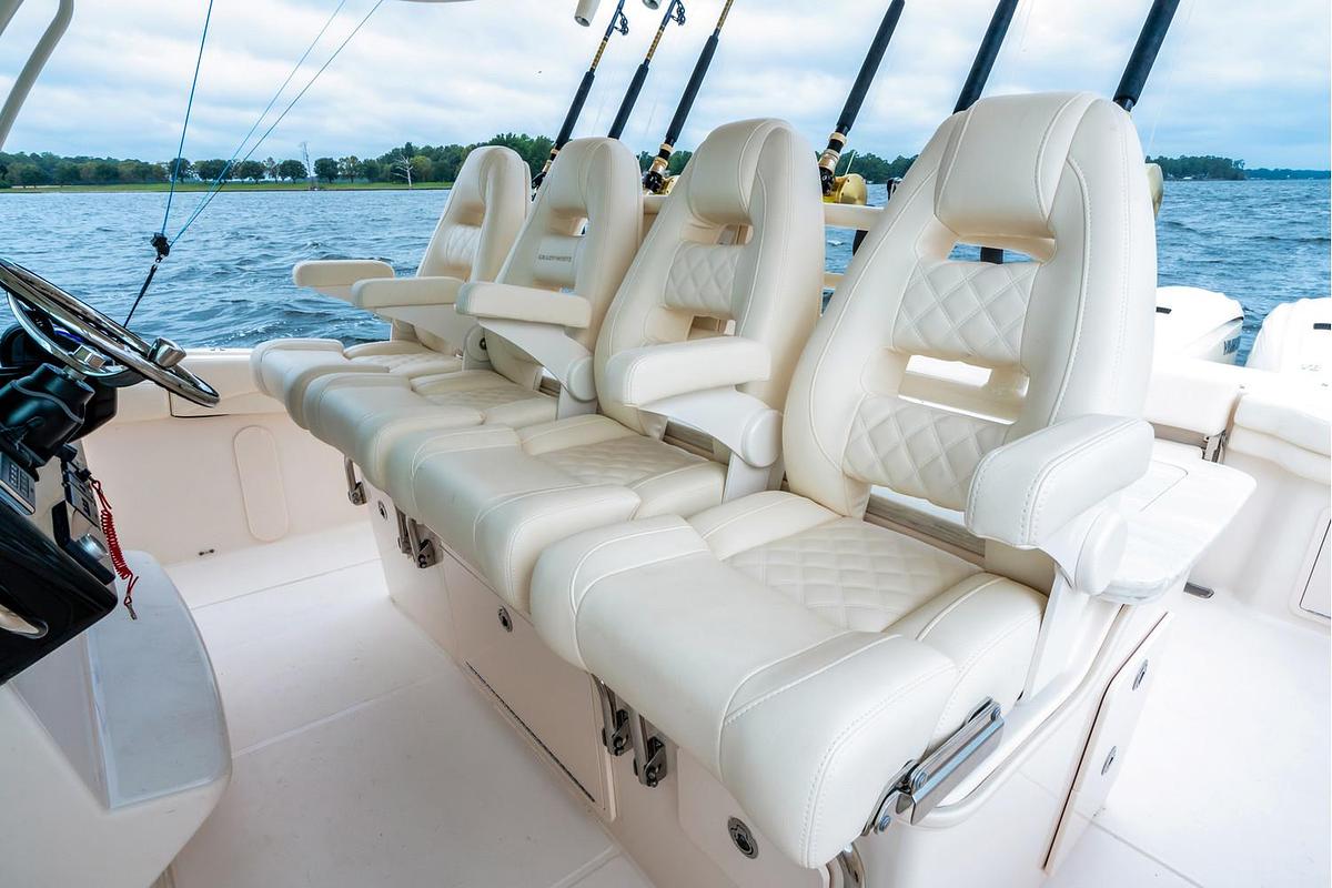 2025 Grady-White Canyon 386