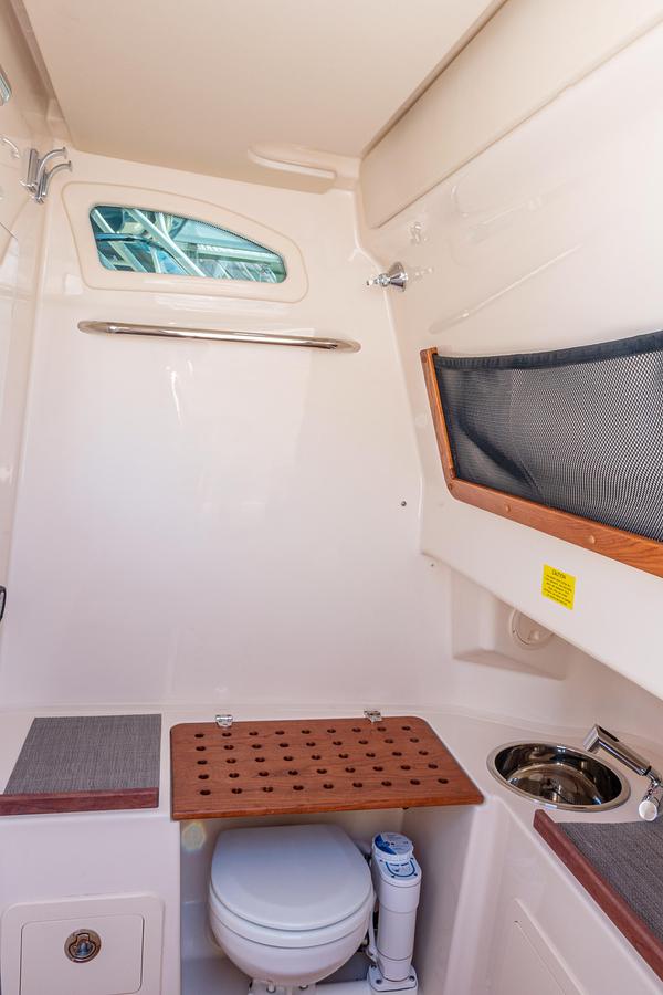 Canyon 306
30' CENTER CONSOLE