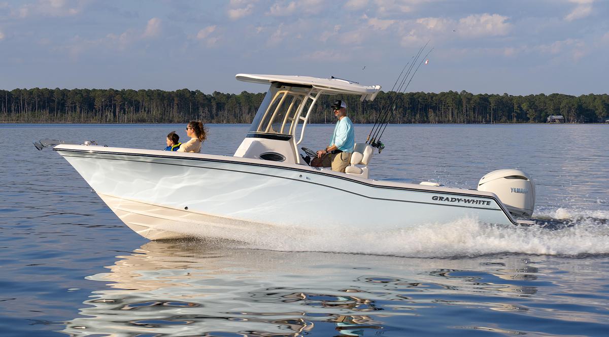 Fisherman 236
23' CENTER CONSOLE