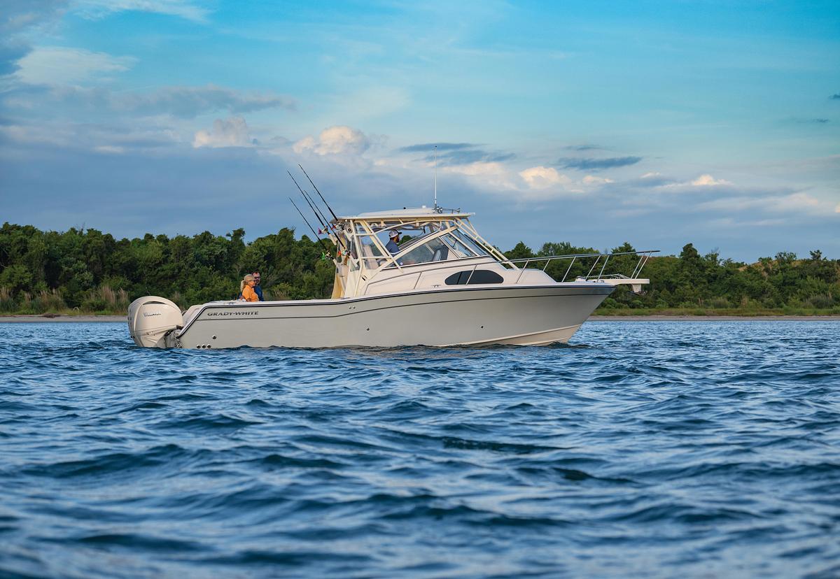 Marlin 300
30' WALKAROUND CABIN