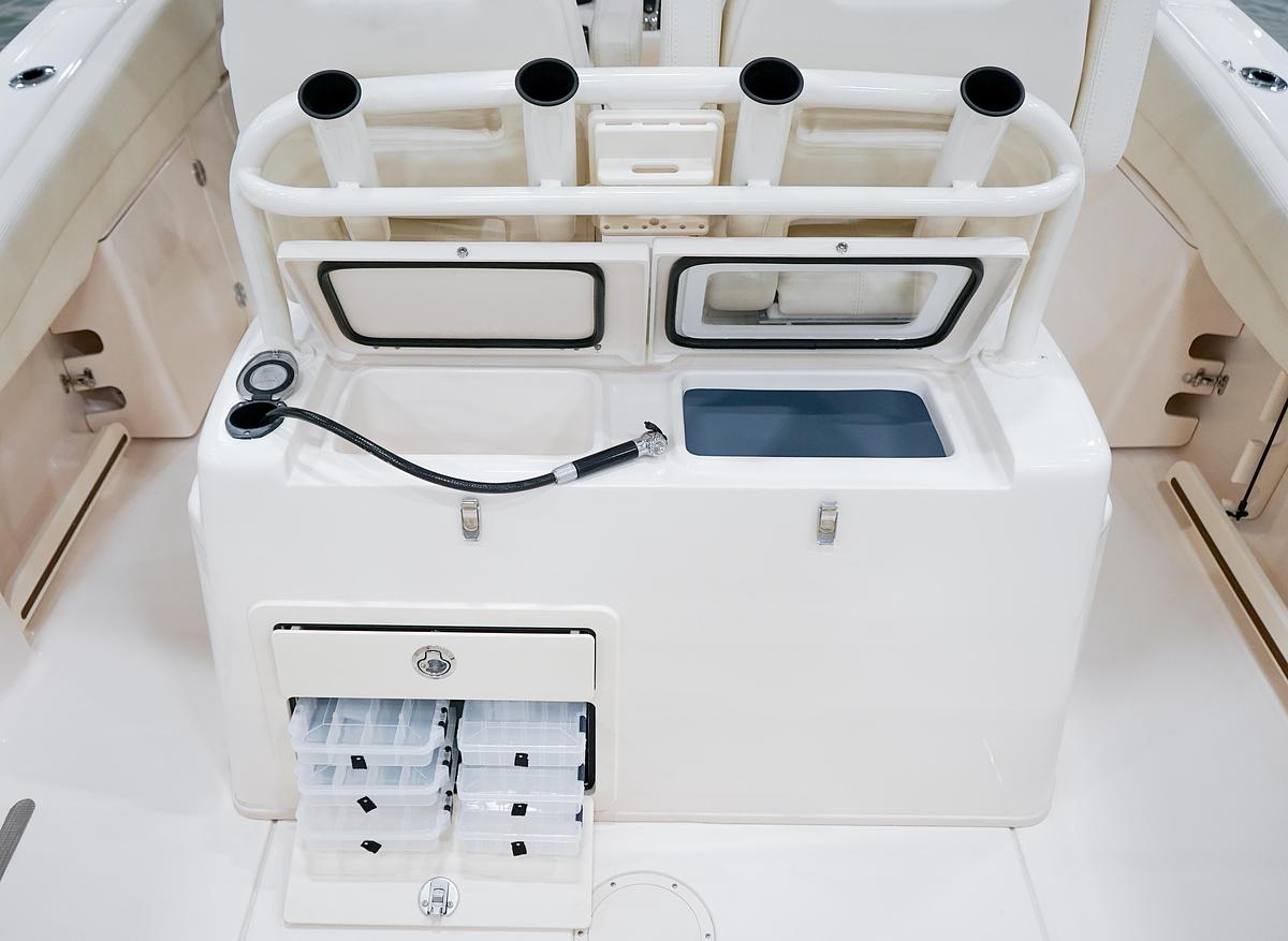 Canyon 271
27' CENTER CONSOLE