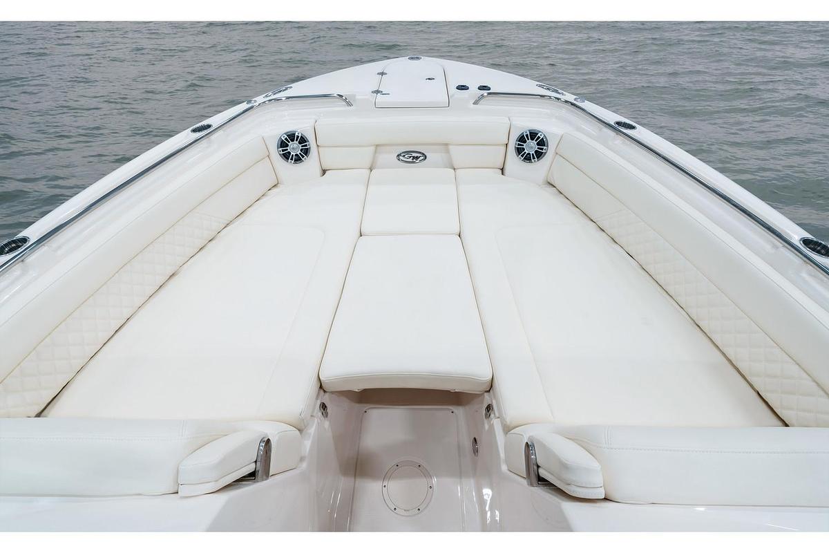 2025 Grady-White Freedom 325