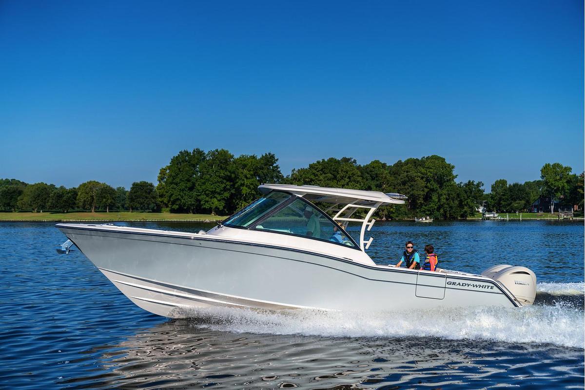 2025 Grady-White Freedom 325