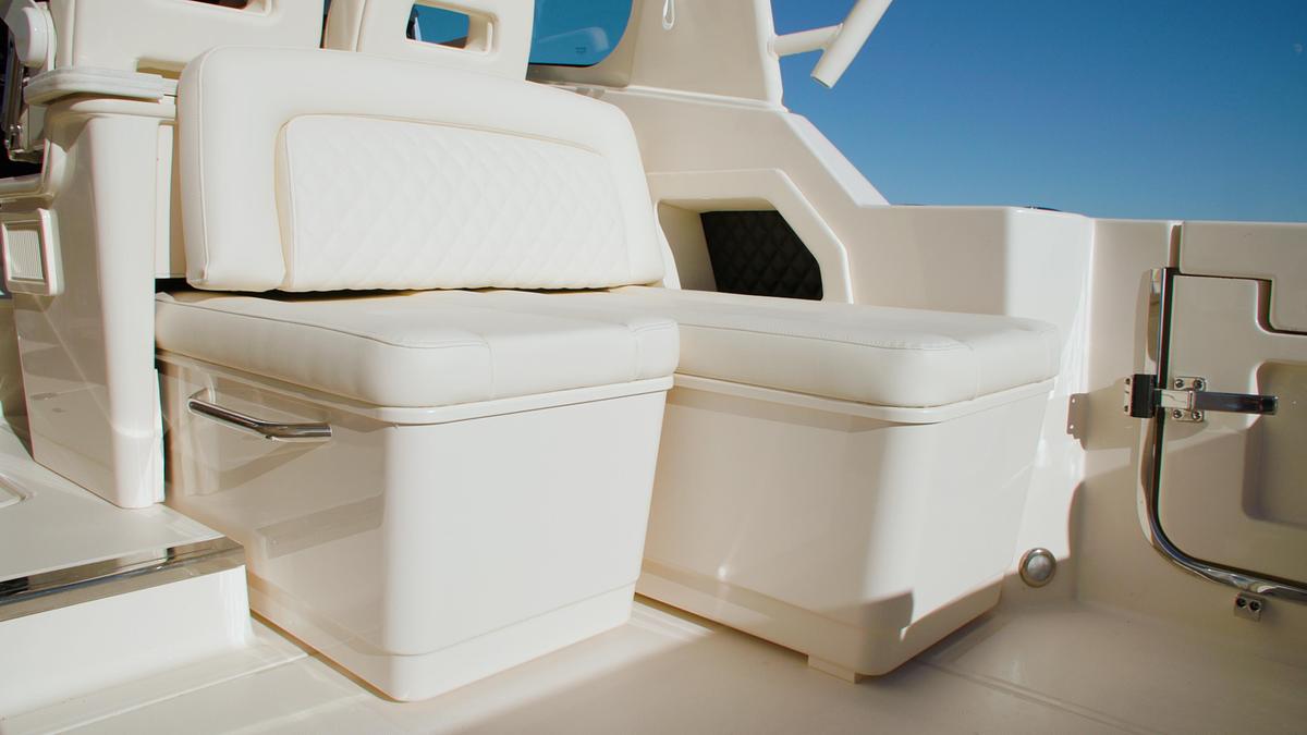 Freedom 345
33' DUAL CONSOLE