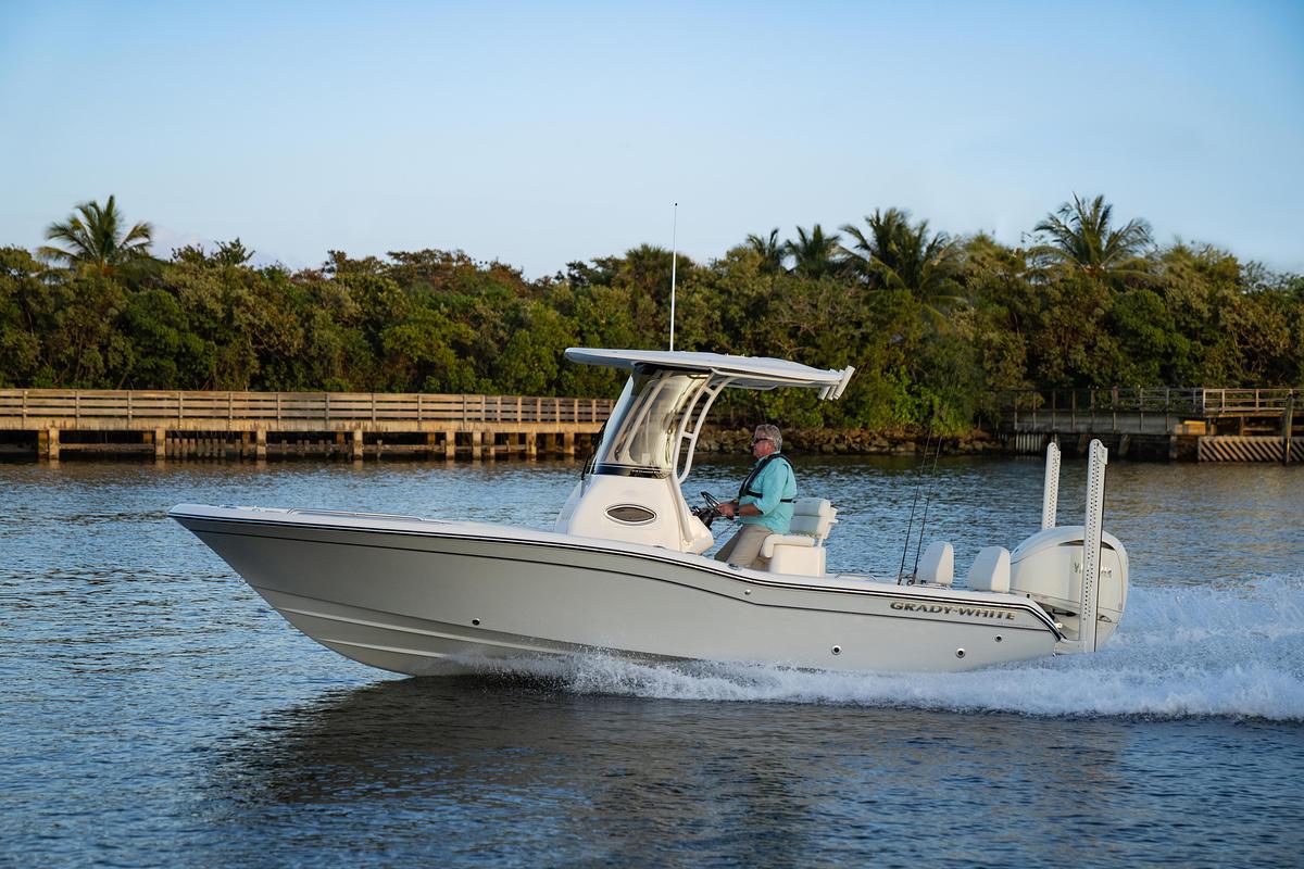 231 CE
23' COASTAL EXPLORER