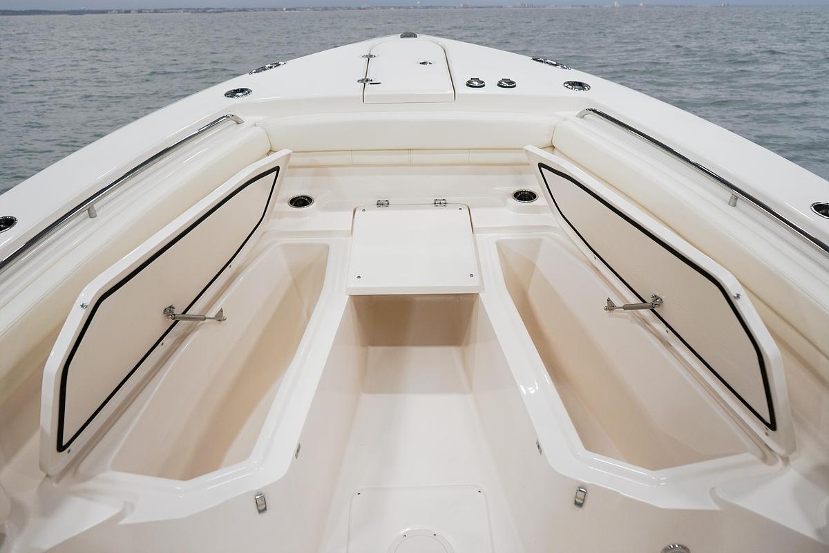 Canyon 306
30' CENTER CONSOLE