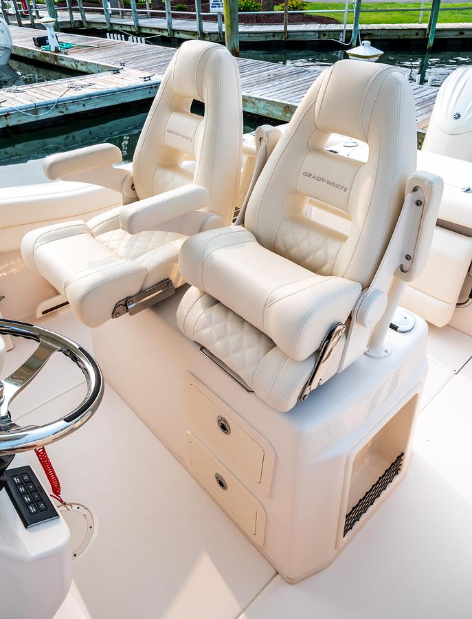 Canyon 271
27' CENTER CONSOLE