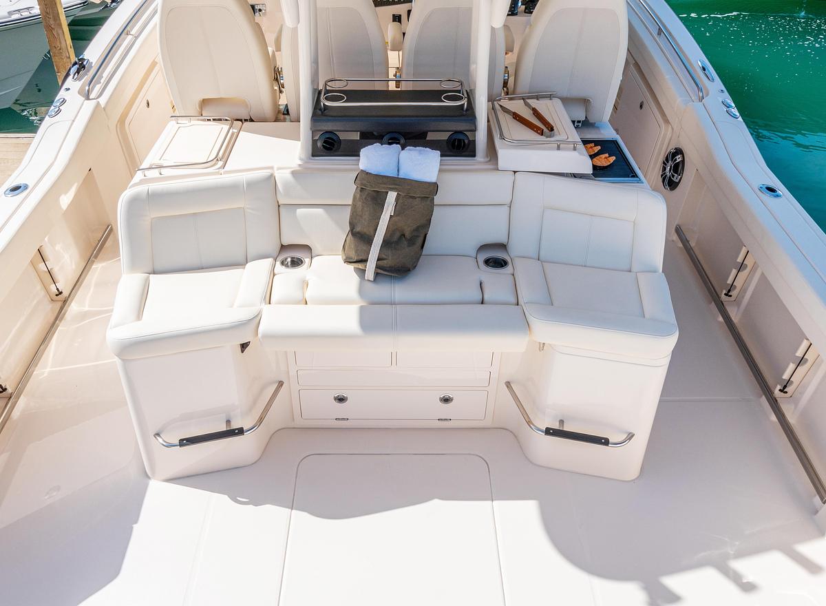 Canyon 456
45' CENTER CONSOLE