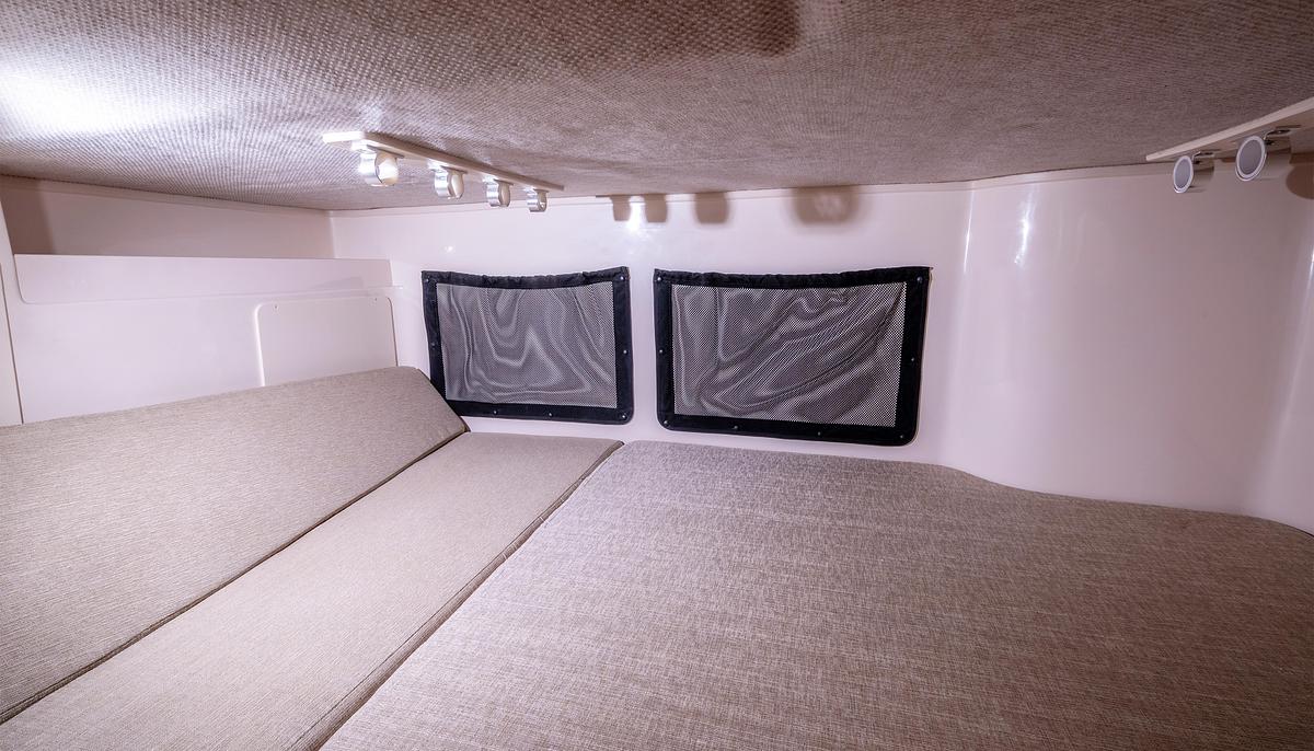 Marlin 300
30' WALKAROUND CABIN