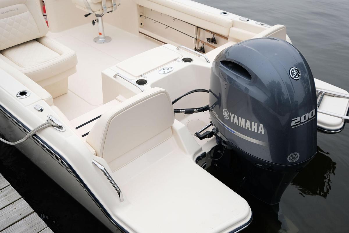 Freedom 215 21' DUAL CONSOLE