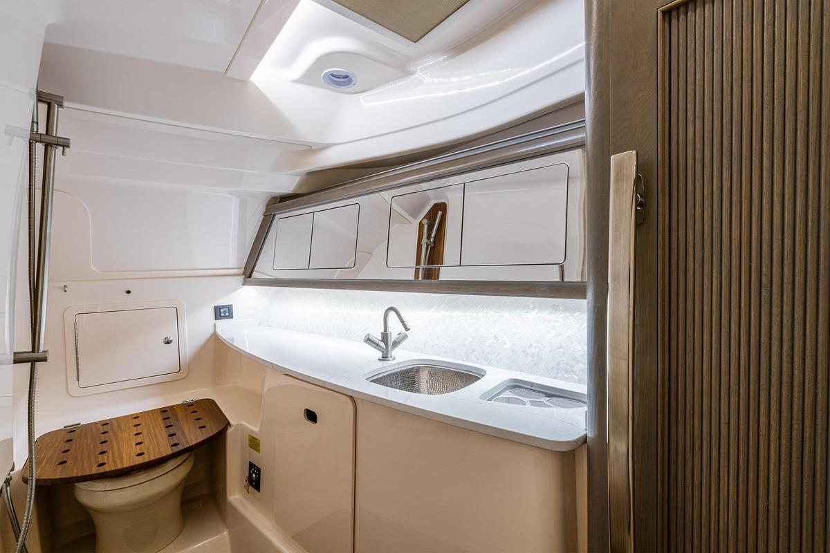 Freedom 415
41' DUAL CONSOLE